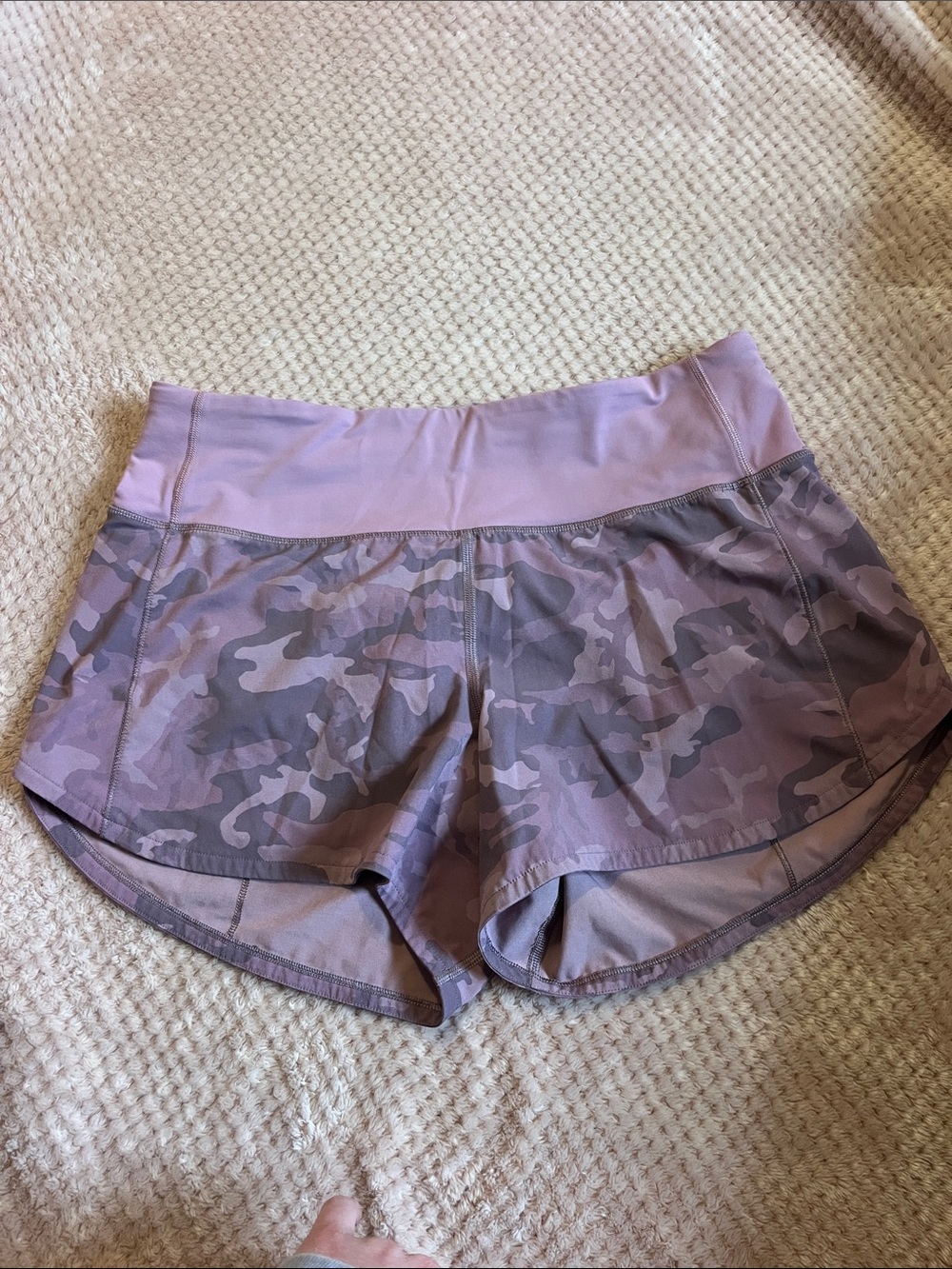 size 6 lululemon shorts